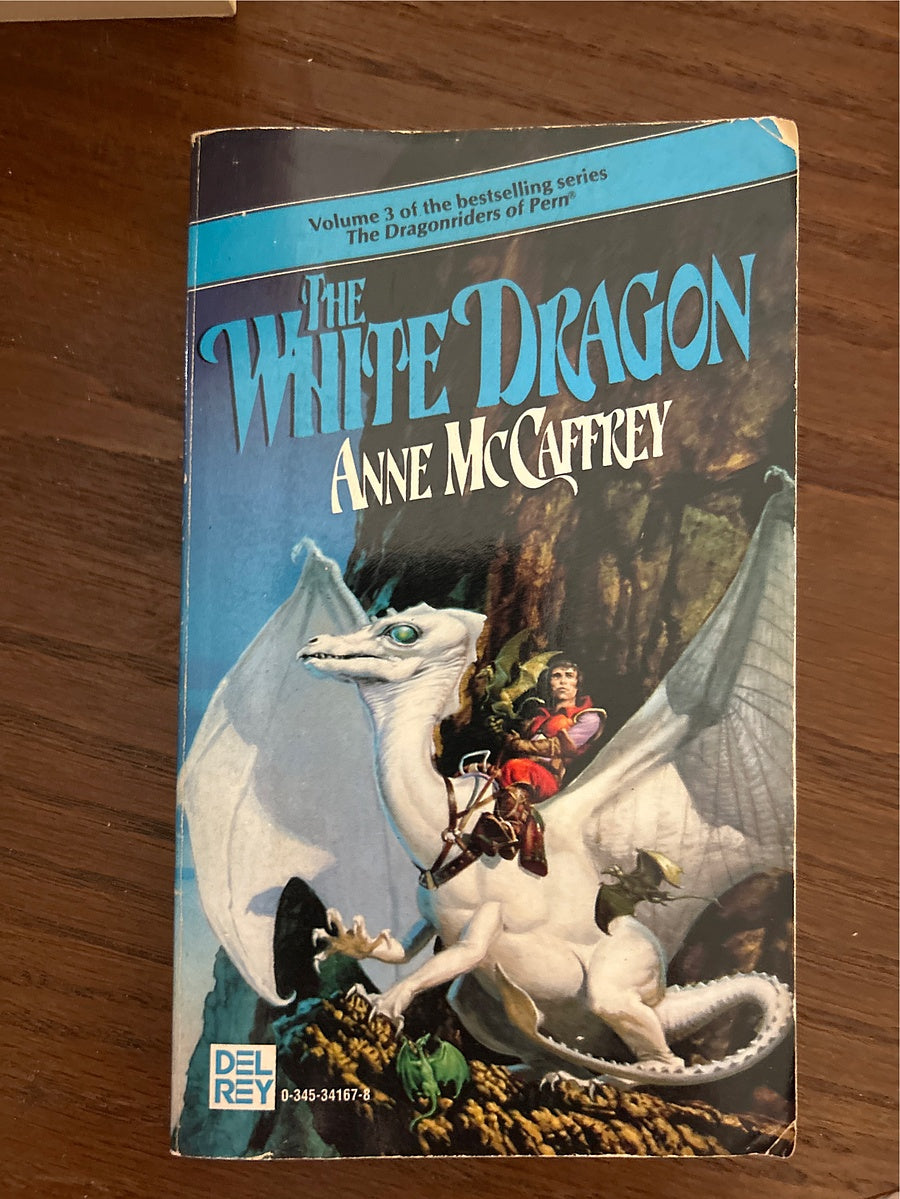 The White Dragon (Dragonriders of Pern Vol 3)