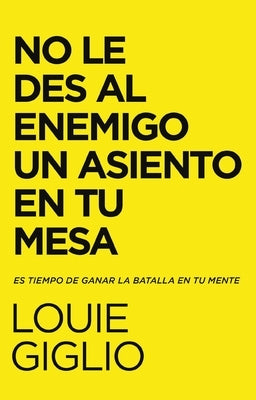 No le des al enemigo un asiento en tu mesa Softcover Don't Give the Enemy a Seat at Your Table by Giglio, Louie