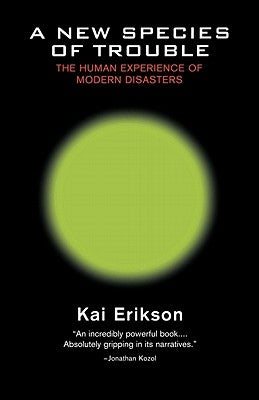 A New Species of Trouble: The Human Experience of Modern Disasters by Erikson, Kai T.